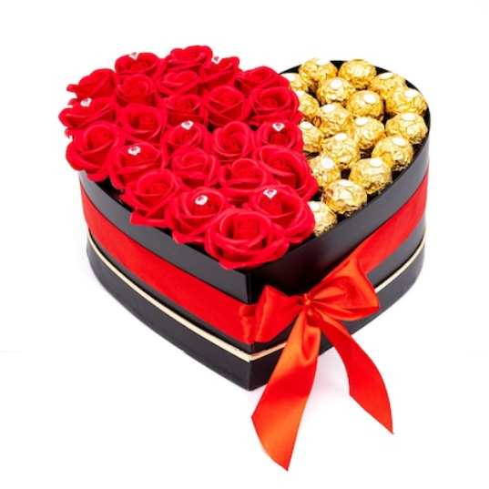 Aranjament Floral Fererro Rosu, cu Trandafiri din sapun [2]