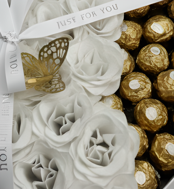 Aranjament din trandafiri albi cu sclipici și bomboane Ferrero – cadoul care impresionează din prima cu Trandafiri din sapun [8]