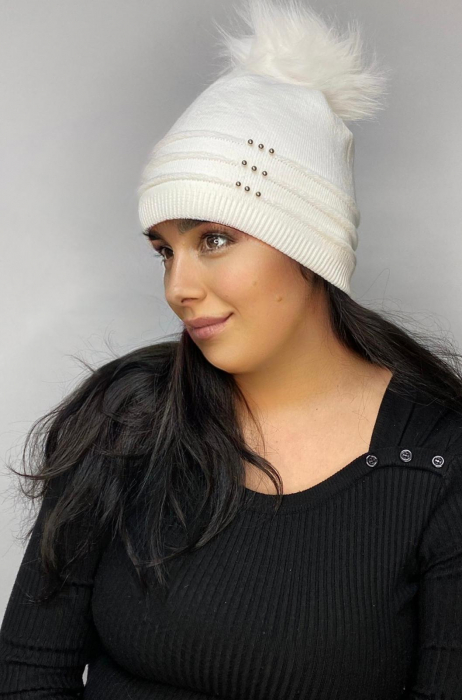 Caciula alba cu ciucure, calduroasa, dublata în interior, care acoperă urechile și fruntea VERA [2]