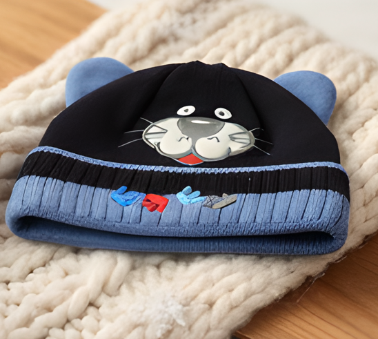 Caciula de copii, calduroasa, dublata în interior cu polar, care acoperă urechile și fruntea [4]