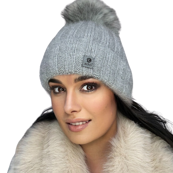 Căciulă de damă DARIA – model de iarnă cu pompon, interior polar, tricot moale și foarte călduroasă [1]