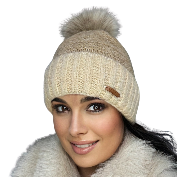 Căciulă de damă DARIA – model de iarnă cu pompon, interior polar, tricot moale și foarte călduroasă [1]