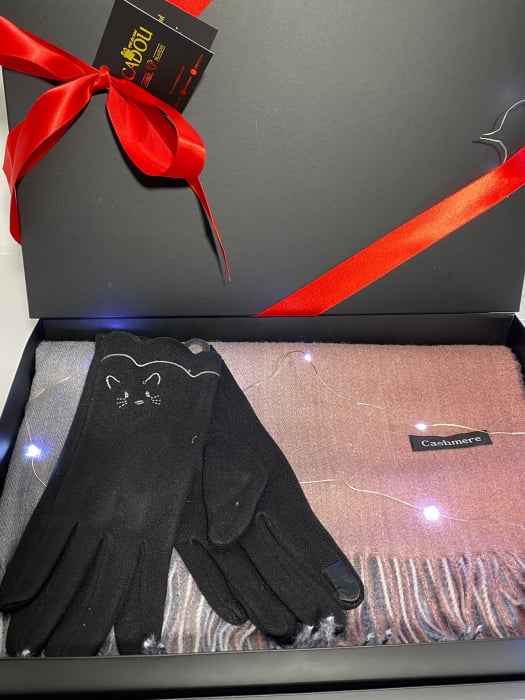 Cadoul perfect de Crăciun - Eșarfă de damă din lână și vâscoză și mănuși din material textil, catifelat, negre [4]