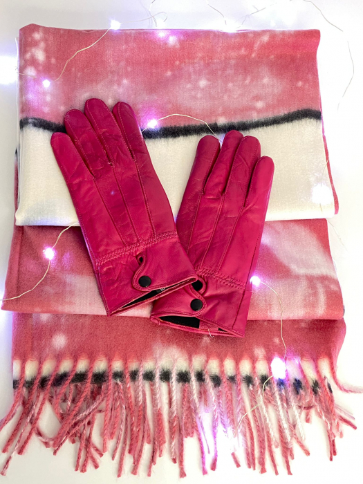 Cadoul perfect de Craciun - Esarfa de dama din lana si vascoza si manusi din piele roz
