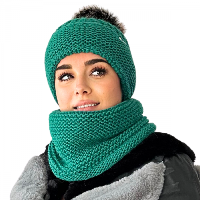 Cadoul perfect de Crăciun - Set caciula cu fular asortat, din lana, ambalat in cutie cadou, model CAMELIA verde [2]