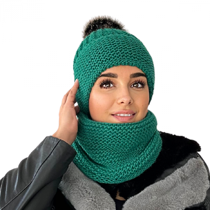 Cadoul perfect de Crăciun - Set caciula cu fular asortat, din lana, ambalat in cutie cadou, model CAMELIA verde [3]