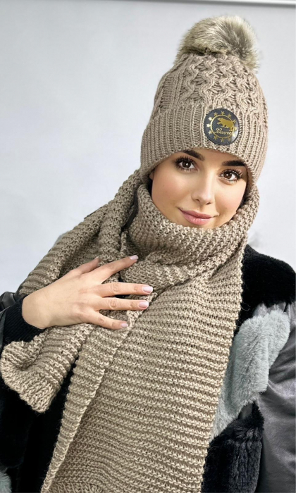 Cadoul perfect de Crăciun - Set caciula cu fular asortat, din lana, ambalat in cutie cadou, model IULIA  maro [2]