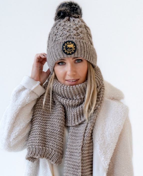 Cadoul perfect de Crăciun - Set caciula cu fular asortat, din lana, ambalat in cutie cadou, model IULIA  maro [4]