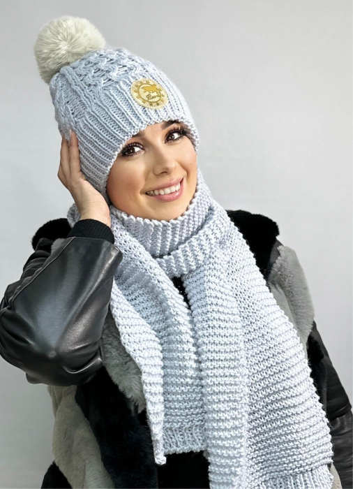 Cadoul perfect de Crăciun - Set caciula cu fular asortat, din lana, ambalat in cutie cadou, model IULIA  albastru foarte deschis [3]