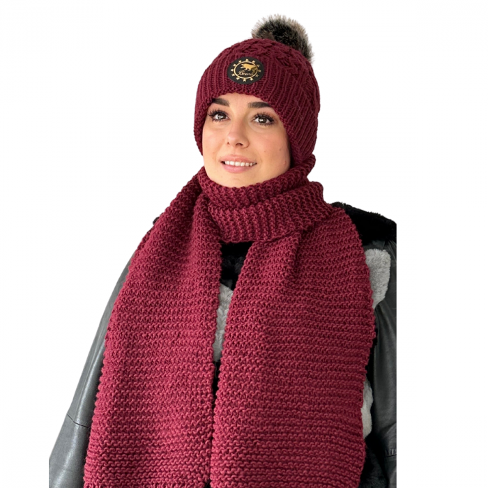 Cadoul perfect de Crăciun - Set caciula cu fular asortat, din lana, ambalat in cutie cadou, model IULIA visiniu [2]