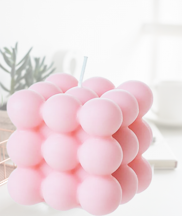 Lumanare parfumata decorativa din ceara naturala de soia, model cub Bubble roz deschis CBM3X3