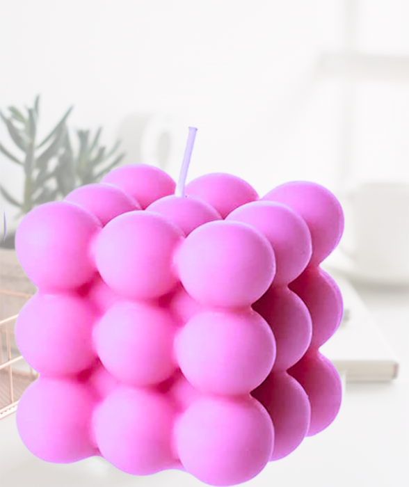 Lumanare parfumata decorativa din ceara naturala de soia, model cub Bubble roz magenta CBM3X3