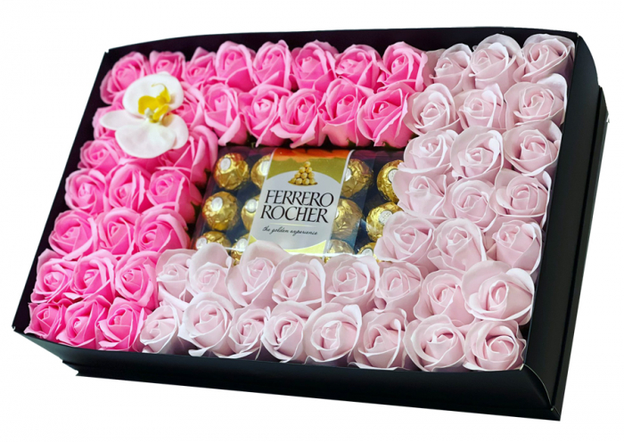Luxury Ferrero BigBox Aranjament cu 63 trandafiri din sapun si praline de ciocolata Ferrero Rocher [1]