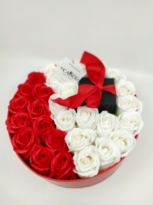 Pachet cadou cu 31 trandafiri din sapun rosii si albi  AC-R320-01 Expensive Heart red [4]