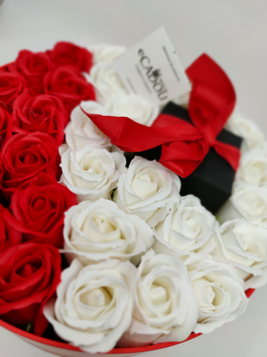 Pachet cadou cu 31 trandafiri din sapun rosii si albi  AC-R320-01 Expensive Heart red [2]