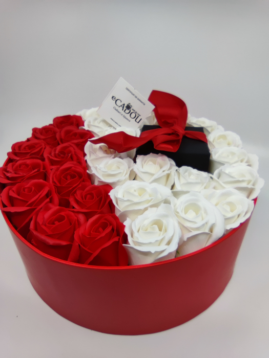 Pachet cadou cu 31 trandafiri din sapun rosii si albi  AC-R320-01 Expensive Heart red [3]