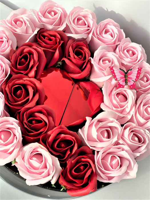 Pachet cadou cu 24 trandafiri din sapun AC-R322 Love Parfum  cu sticluta de parfum 50ml [2]