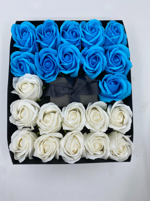 Pachet cadou dama LEAVES turquoise inchis cu cristale si 19-22 trandafiri de sapun [2]