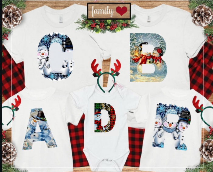 Set de tricouri personalizate Family mama, tata si copii cu tematica de Craciun, Litere Initiala numelui