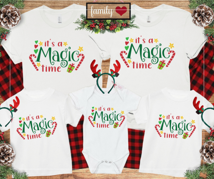 Set de tricouri personalizate Family mama, tata si copii cu tematica de Craciun, Magic Time