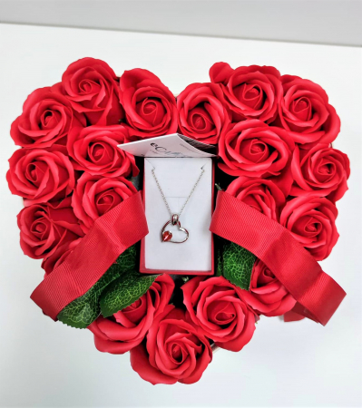 Aranjament floral cu 15 trandafiri din sapun SC-R13T-M3 si Colier Expensive Heart rosu [5]
