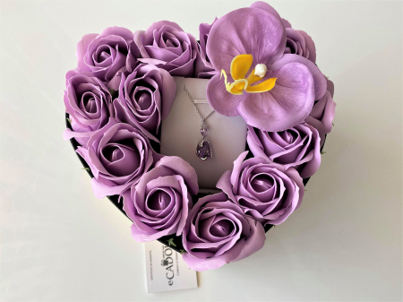 Aranjament floral cu 12 trandafiri si o orhidee din sapun SC-R142-M3  si Colier "LOVE HEART " violet [2]