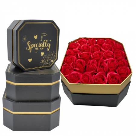 Pachete si seturi cadou femei - Aranjament floral  Gold octogon  cu trandafiri din sapun AGO121
