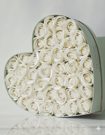 Aranjament cu trandafiri din sapun LOVE roz [1]