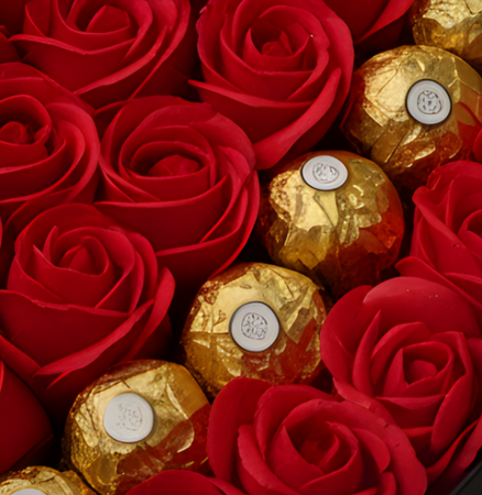 Buchet Luxury Red 3 Aranjament cu trandafiri din sapun si praline de ciocolata Ferrero Rocher [7]