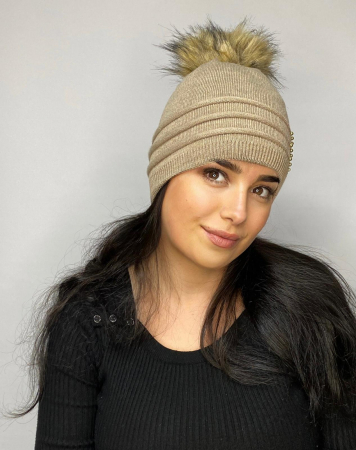 Caciula bej cu ciucure, calduroasa, dublata în interior, care acoperă urechile și fruntea VERA [0]