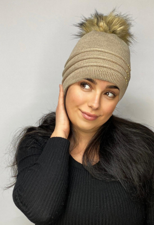 Caciula bej cu ciucure, calduroasa, dublata în interior, care acoperă urechile și fruntea VERA [1]