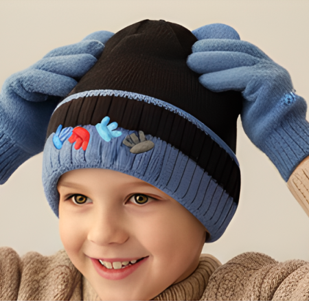 Caciuli, manusi si fulare copii - Caciula de copii, calduroasa, dublata în interior cu polar, care acoperă urechile și fruntea