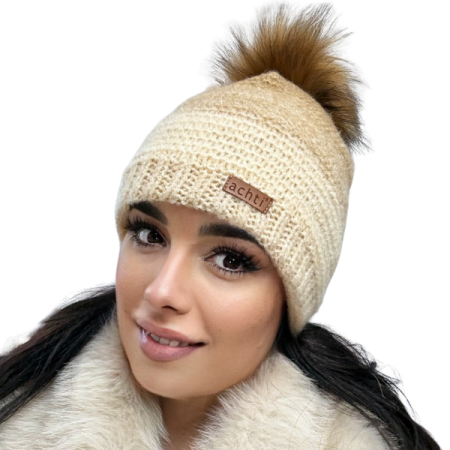 Imbracaminte femei - Căciulă de damă DARIA – model de iarnă cu pompon, interior polar, tricot moale și foarte călduroasă