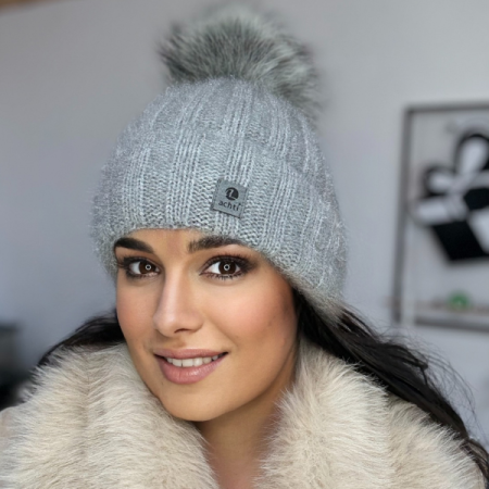 Căciulă de damă DARIA – model de iarnă cu pompon, interior polar, tricot moale și foarte călduroasă [1]