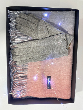 Cadoul perfect de Crăciun - Eșarfă de damă din lână și vâscoză și mănuși din material textil, catifelat, gri [2]