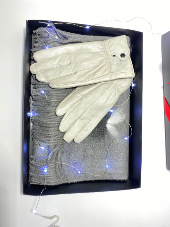 Cadoul perfect de Crăciun - Eșarfă de damă din lână și vâscoză și mănuși din piele gri deschis XL [3]