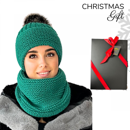 Cadoul perfect de Crăciun - Set caciula cu fular asortat, din lana, ambalat in cutie cadou, model CAMELIA verde [0]
