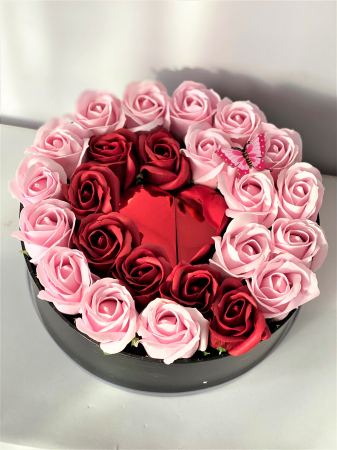 Pachet cadou cu 24 trandafiri din sapun AC-R322 Love Parfum  cu sticluta de parfum 50ml [0]