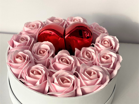 Pachet cadou cu 14 trandafiri din sapun AC-R323 Love Parfum  cu sticluta de parfum 50ml [1]