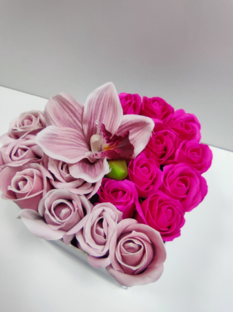Pachet cadou cu 17 trandafiri din sapun roz si albi  AC-R315  inima [2]