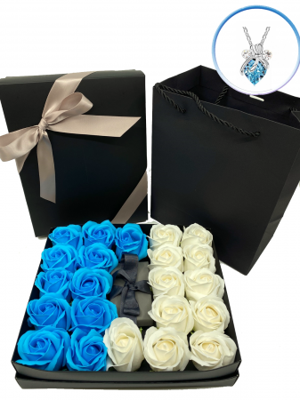 Pachet cadou dama  Libelula albastru aquamarine cu cristale si 19-22 trandafiri de sapun