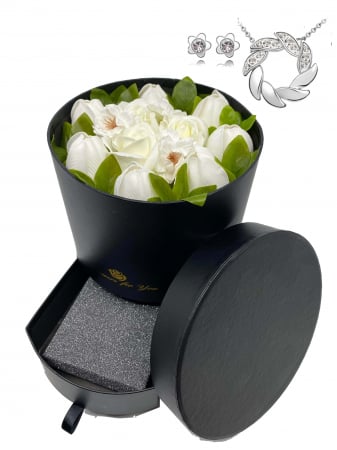 Pachet cadou pentru dama  cu 11 mix de flori din sapun AMURG CS121030