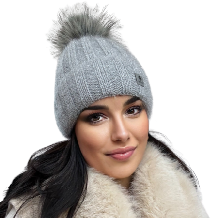 Căciulă de damă DARIA – model de iarnă cu pompon, interior polar, tricot moale și foarte călduroasă [1]
