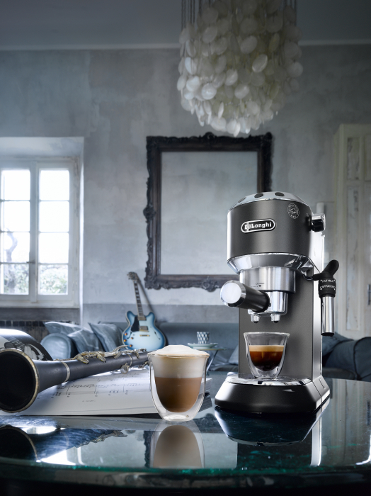 Espressor manual De’Longhi Dedica EC 685.BK, 1300 W, 1.1 L, 15 bari, Negru [4]
