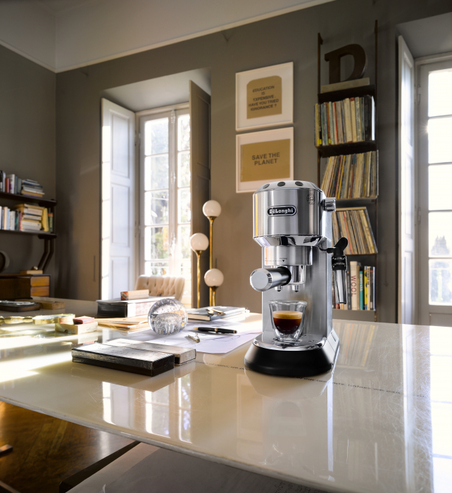 Espressor manual De’Longhi Dedica EC 685.M, 1300 W, 1.1 L, 15 bari, Argintiu [9]