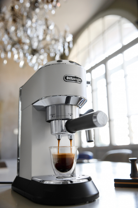 Espressor manual De’Longhi Dedica EC 685.W, 1300 W, 1.1 L, 15 bari, Alb [8]