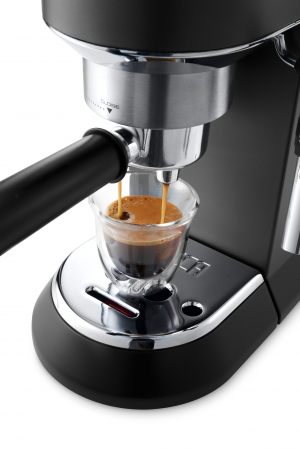 Espressor manual De’Longhi Dedica EC 685.BK, 1300 W, 1.1 L, 15 bari, Negru [5]