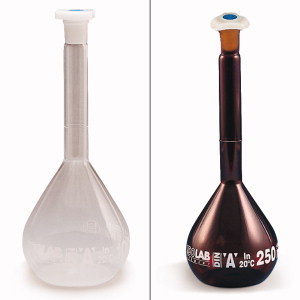 Balon cotat, sticla bruna borosilicat 3.3, cl. A, dop plastic, 2 buc/set [1]