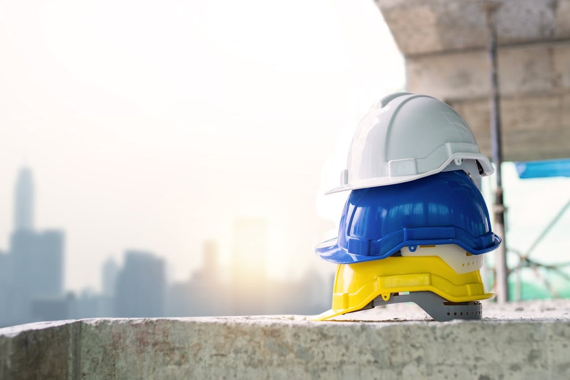 Clasificare casti de protectie pentru santier: Tipuri, standarde si cum alegi corect