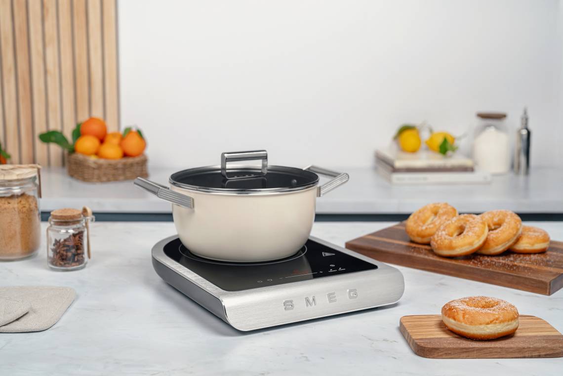 SMEG Plita Portabilă cu Inducție - Un Companion Versatil pentru Bucătăriile Moderne